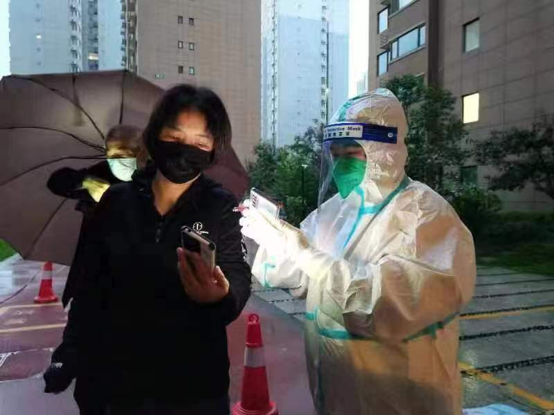风雨之中显担当——国庆假期陕西咸阳市场监管局党员干部下沉社区
