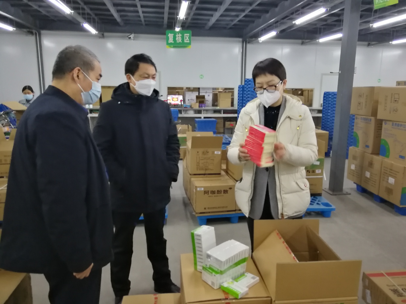 李慧超在主城区检查防疫药品监管和保供工作