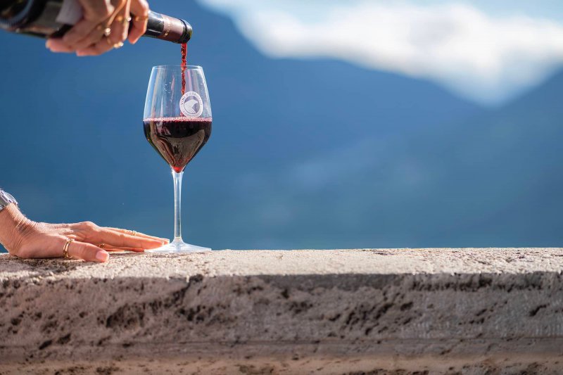 food1-[Used]Abruzzo wine glass + bottle.jpg