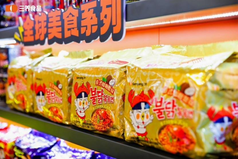 冰箱里有许多食物
描述已自动生成