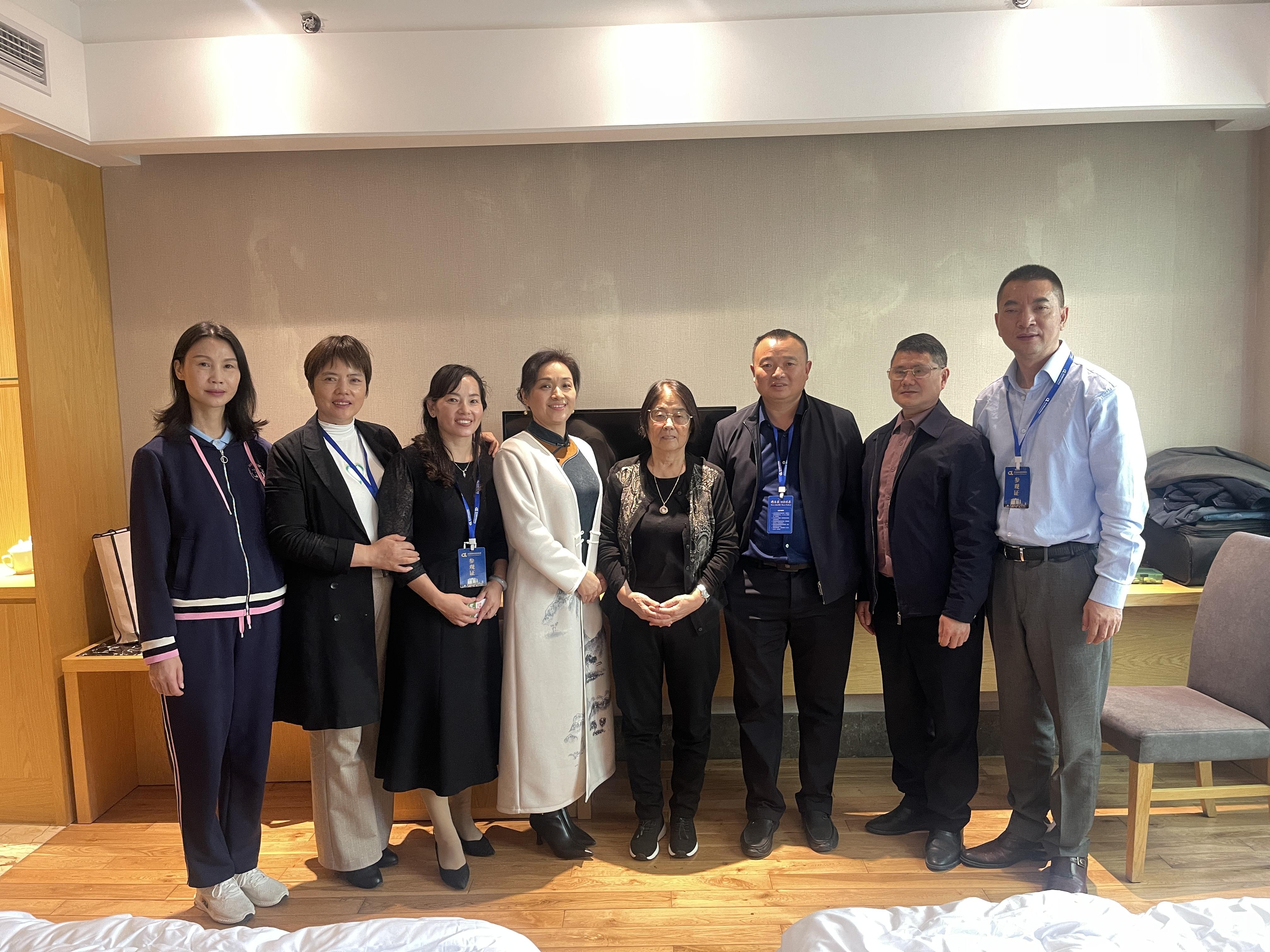 重庆市食品安全考察调研团成员合影