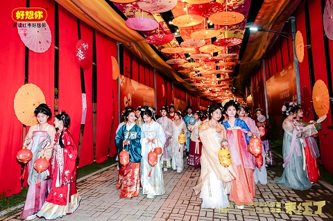 夜游.jpg